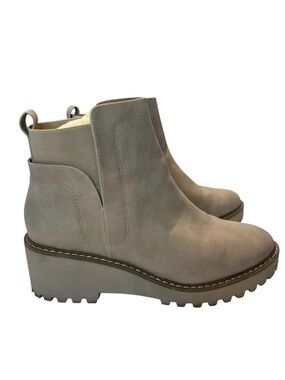 Dolce Vita Beige Platform Chelsea Boots Chunky Sole Size 10